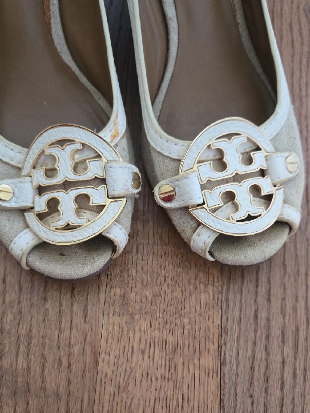 Tory Burch Amands Natural Canvas Peep-Toe Wedges with Gold Logo 7.5 - Picture 3 of 7